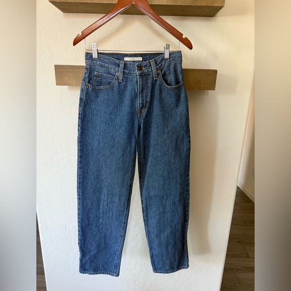 Levi's|Women’s 94 baggy jeans,medium wash high rise in classic style•••size 25 - Picture 5 of 15